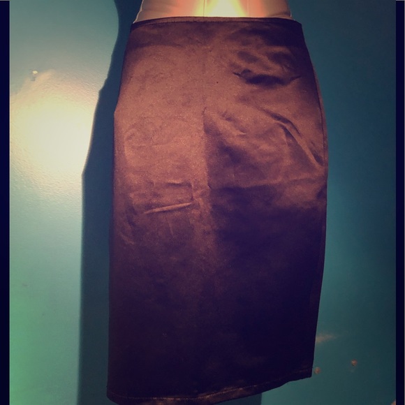 Black satin skirt - Picture 1 of 5
